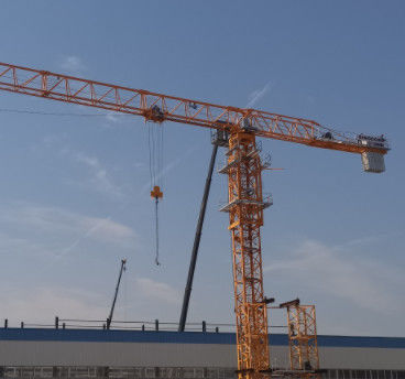 Construction Tour plate, grue fixe, fondation de type industriel
