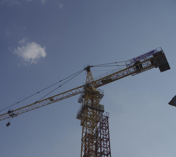 La base de la petite grue à tour plate de type QTZ