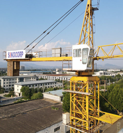 Une grue de 8 tonnes ou 10 tonnes avec 60 mètres de longueur de bras / poutre